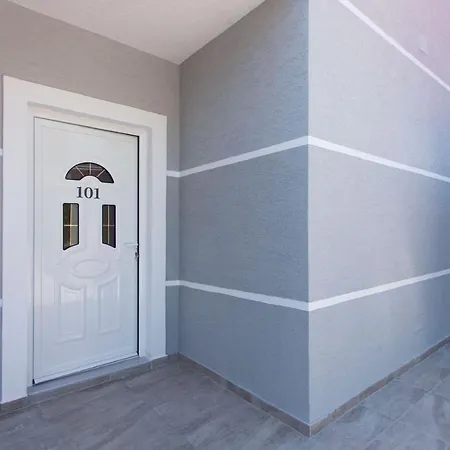 Zisi Lantställe Himare